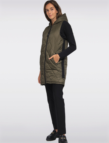 Gilet Vegan Breathe-Tech À Capuche Matelassé avec Ourlet Haut-Bas par Saki (465-L8893 2472620 TRES PETIT VERT)